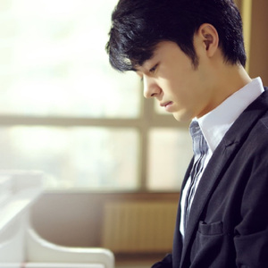 裸体性感美女酒后背糟蹋视频
